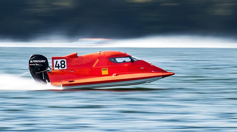powerboat-2784250_1920